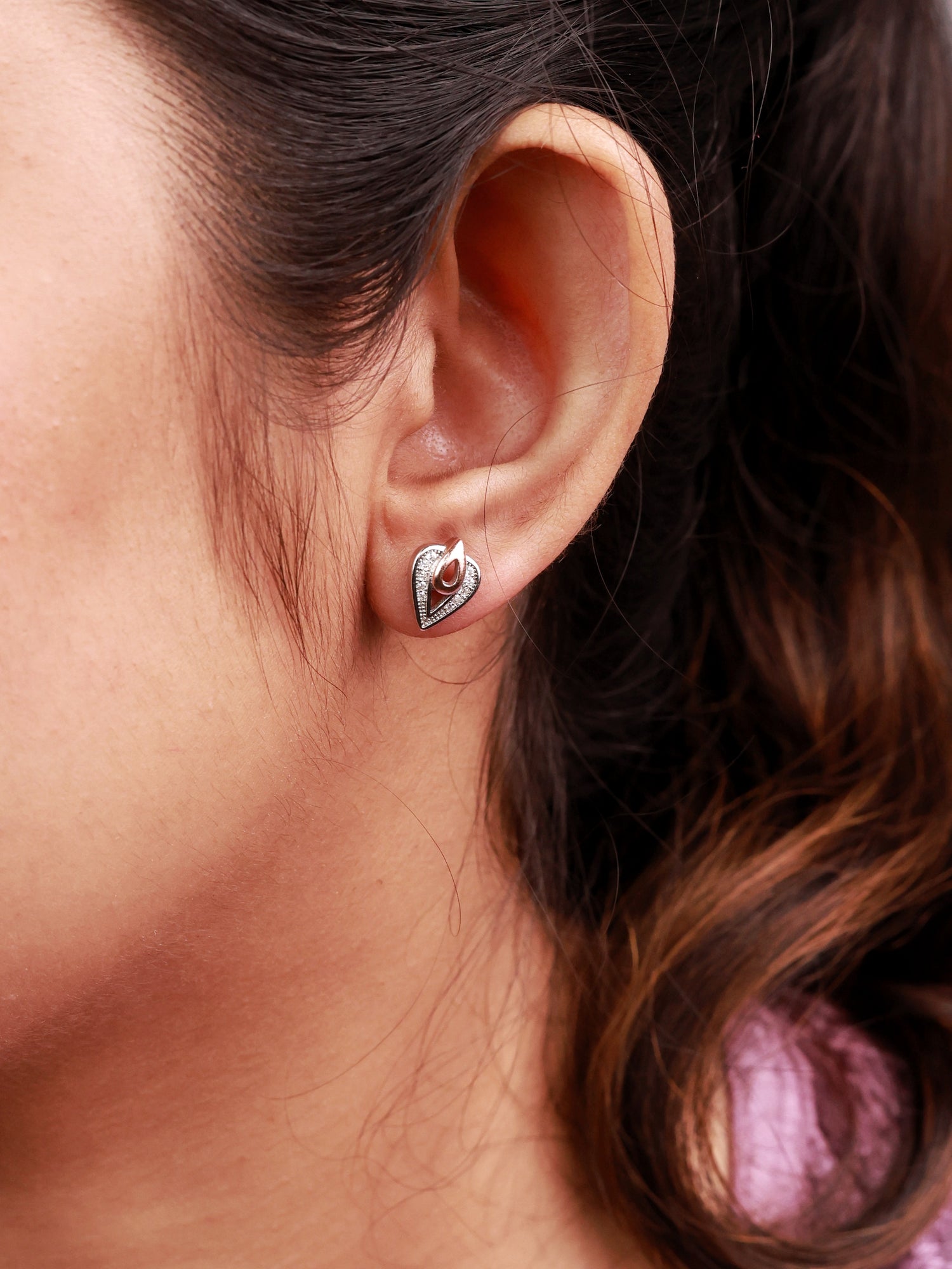 Minimal Flame Heart Stud Earrings
