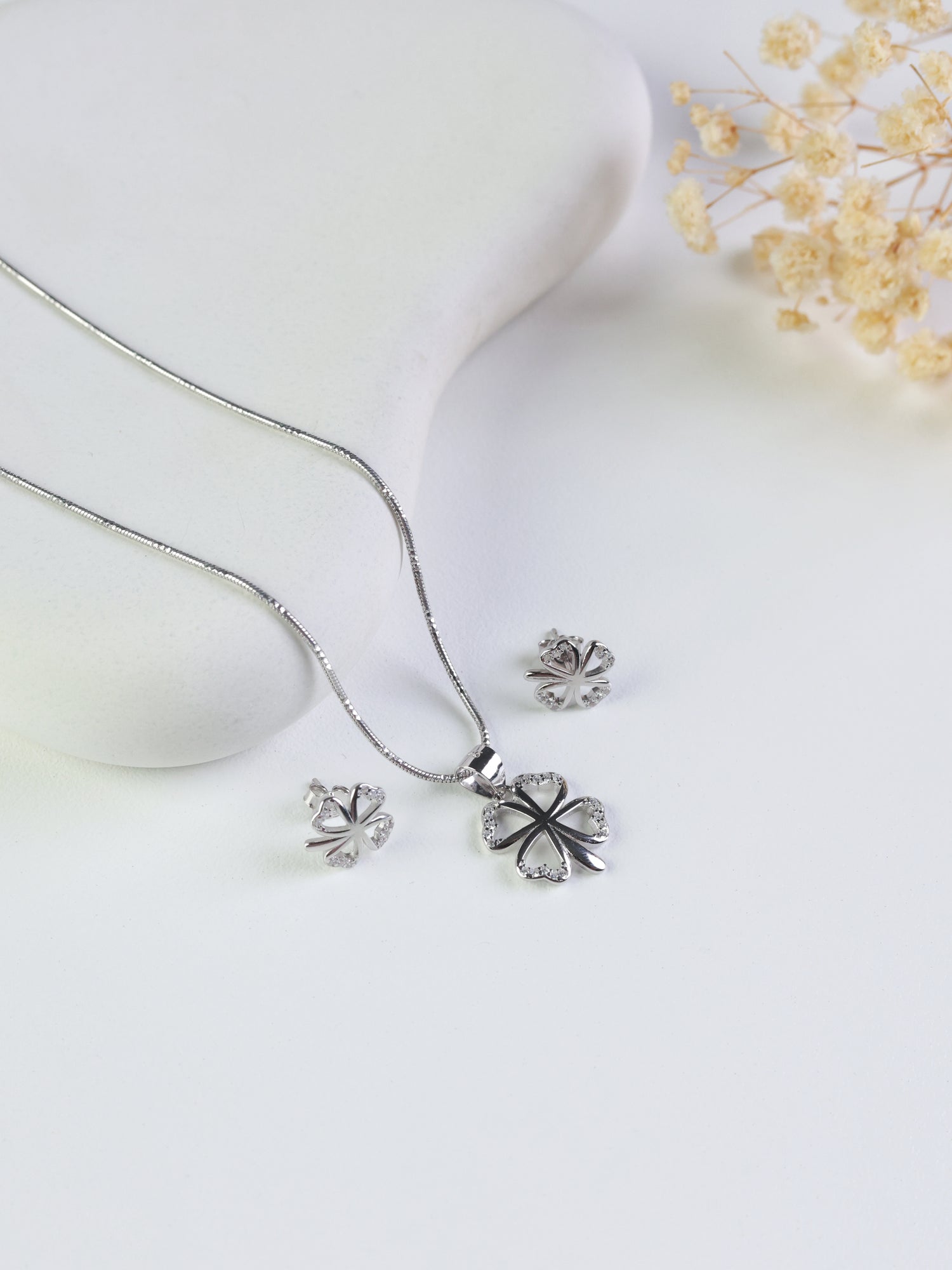 Lucky Charm Four-Leaf Clover pendant Set