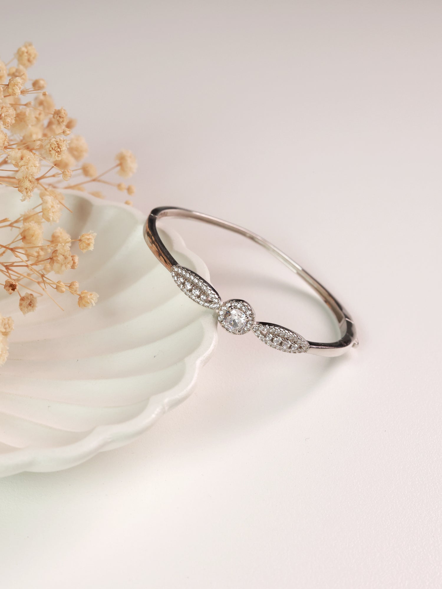 Close To You Leaf Motif Silver Bangle For Women